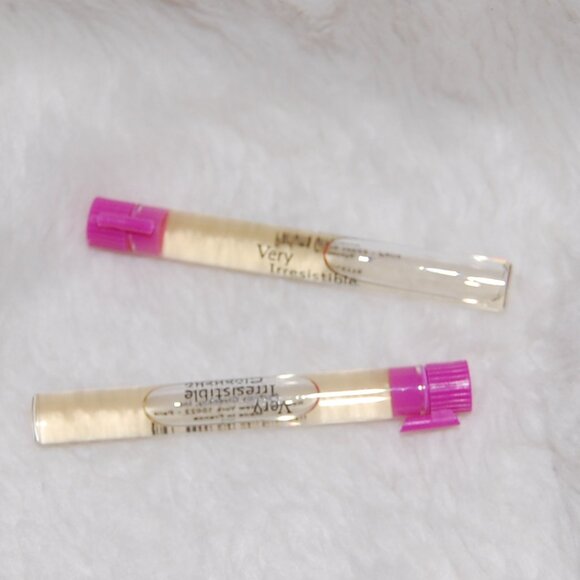 NWOT Givenchy Very Irresistible Eau de Toilette 2 Mini Samples - Picture 2 of 3